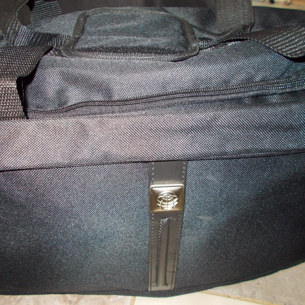 EUC Large black duffel bag approximately 21"x12"x7"